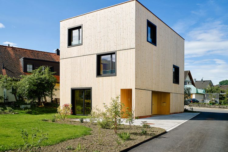 Einfamilienhaus-Holzhaus-Goetzis-10-01